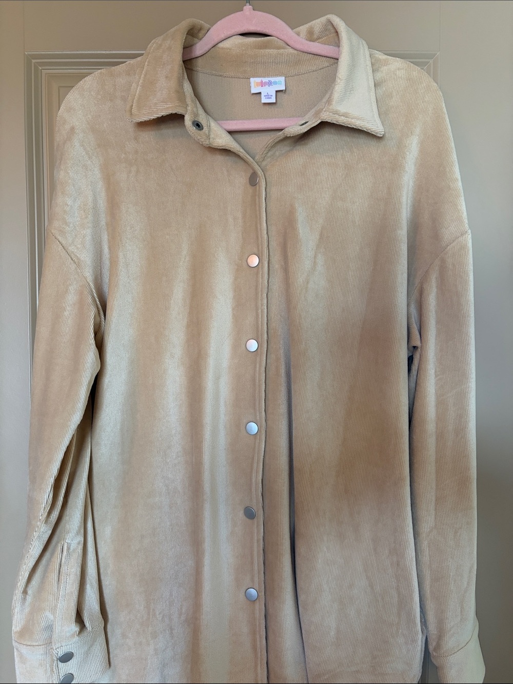 LuLaRoe Creamy Colored 
Snap-Front Button-Up Shirt size Large Shacklet